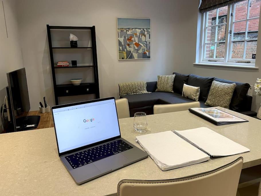 Charming & Cosy Town Centre Home With Parking Guildford Bagian luar foto