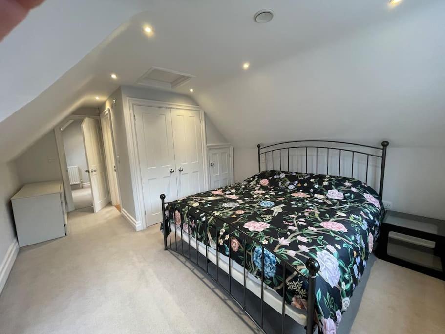 Charming & Cosy Town Centre Home With Parking Guildford Bagian luar foto