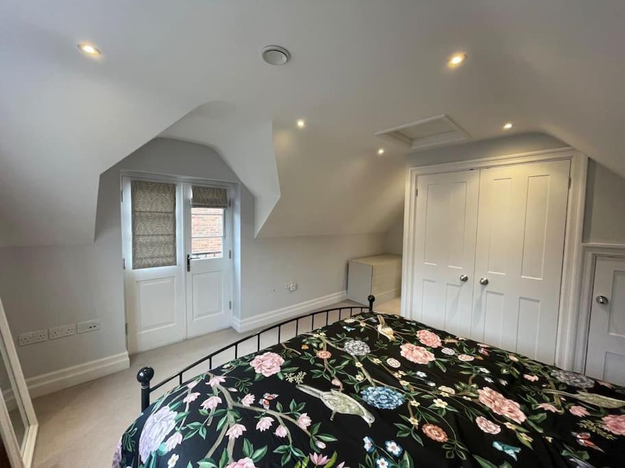 Charming & Cosy Town Centre Home With Parking Guildford Bagian luar foto