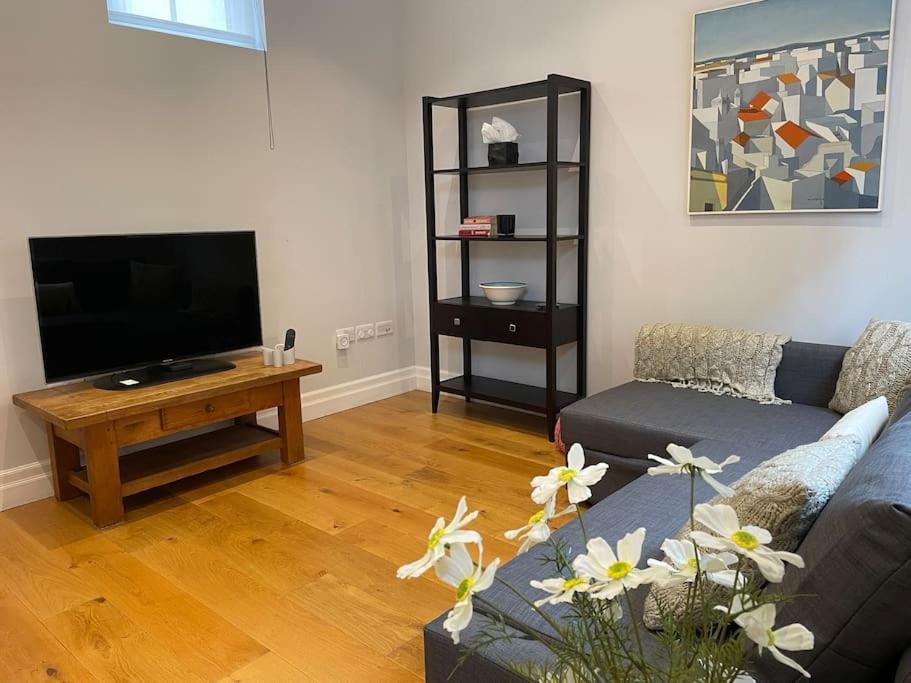 Charming & Cosy Town Centre Home With Parking Guildford Bagian luar foto