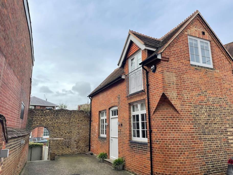 Charming & Cosy Town Centre Home With Parking Guildford Bagian luar foto
